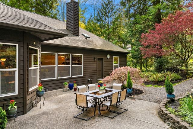 8387 NE Sumanee Place, Bainbridge Island, WA 98110
