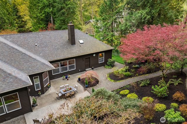 8387 NE Sumanee Place, Bainbridge Island, WA 98110