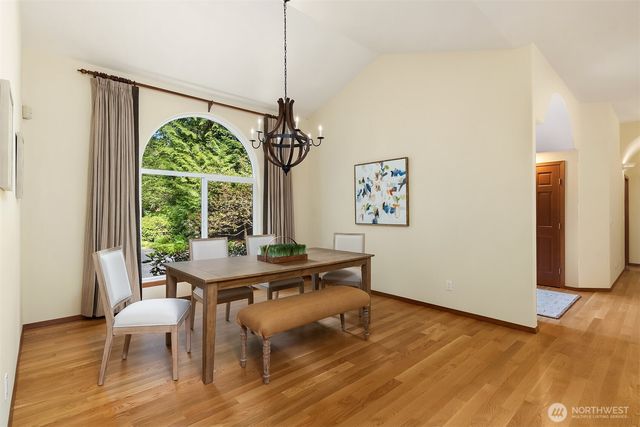 8387 NE Sumanee Place, Bainbridge Island, WA 98110