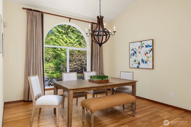 8387 NE Sumanee Place, Bainbridge Island, WA 98110