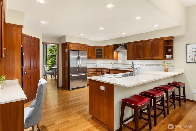 8387 NE Sumanee Place, Bainbridge Island, WA 98110
