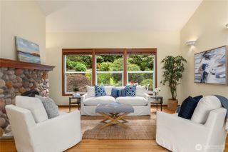 8387 NE Sumanee Place, Bainbridge Island, WA 98110