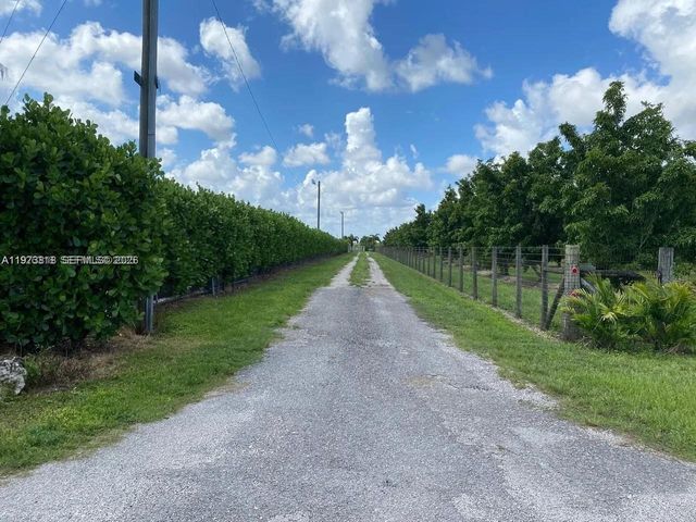 20401 SW 184 St, Miami, FL 33187