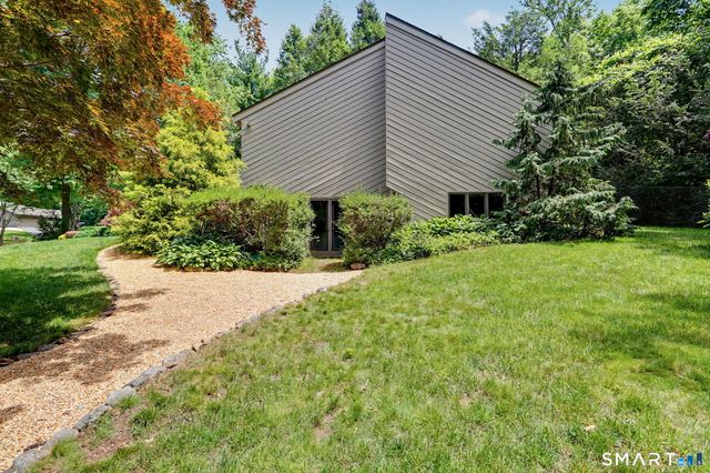 4 Scenic Hill Lane, Monroe, CT 06468