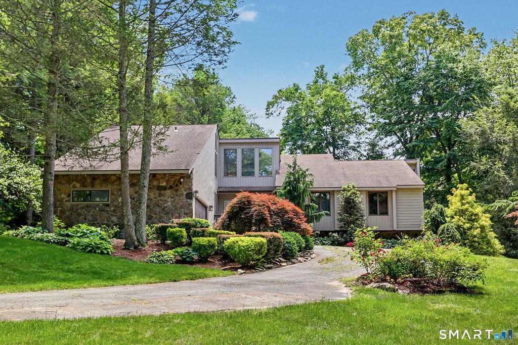 4 Scenic Hill Lane, Monroe, CT 06468