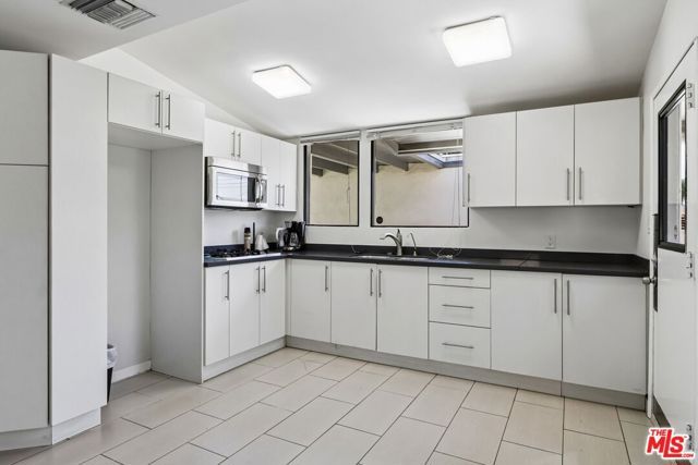 11100 Sheldon Street, Burbank, CA 91352