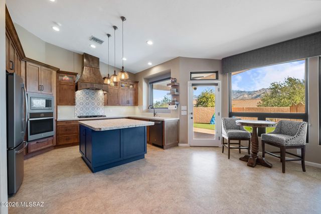 9920 N Desert Sky Place, Tucson, AZ 85737