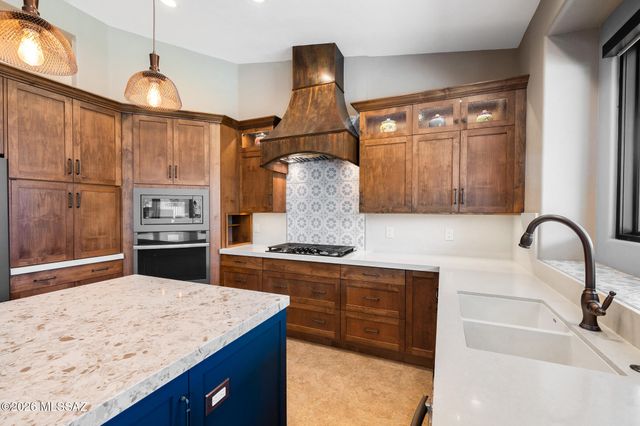 9920 N Desert Sky Place, Tucson, AZ 85737