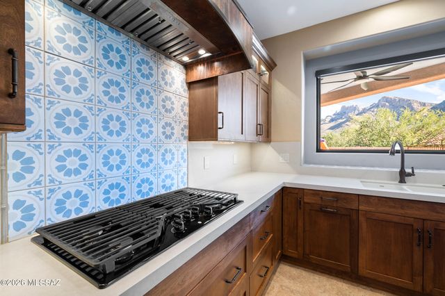 9920 N Desert Sky Place, Tucson, AZ 85737