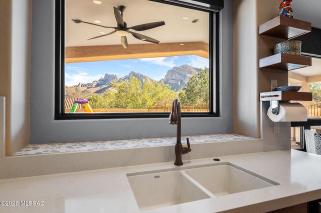 9920 N Desert Sky Place, Tucson, AZ 85737