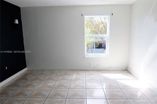 1725 W 60th St F330, Hialeah, FL 33012