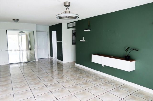 1725 W 60th St F330, Hialeah, FL 33012