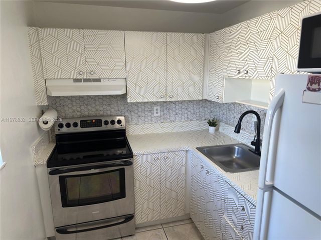 1725 W 60th St F330, Hialeah, FL 33012