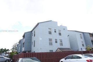 1725 W 60th St F330, Hialeah, FL 33012