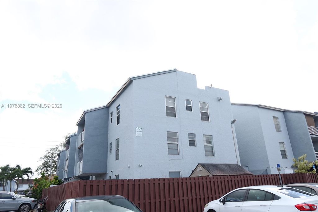1725 W 60th St F330, Hialeah, FL 33012