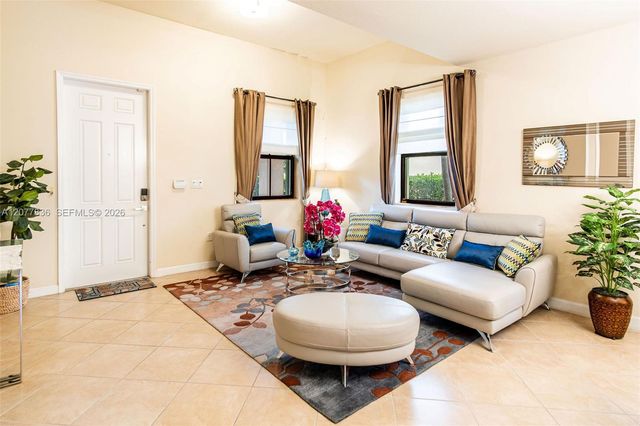 125 SE 36th Place, Homestead, FL 33033