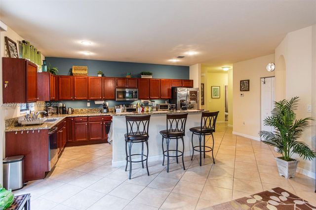 125 SE 36th Place, Homestead, FL 33033