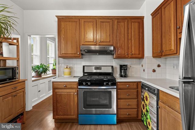 304 S FORKLANDING RD, Maple Shade, NJ 08052