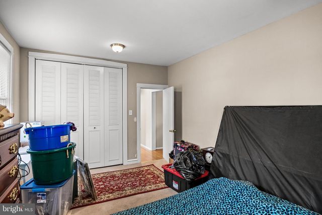 304 S FORKLANDING RD, Maple Shade, NJ 08052