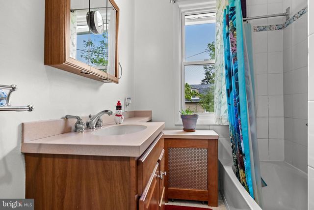 304 S FORKLANDING RD, Maple Shade, NJ 08052