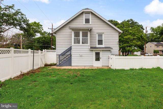 304 S FORKLANDING RD, Maple Shade, NJ 08052