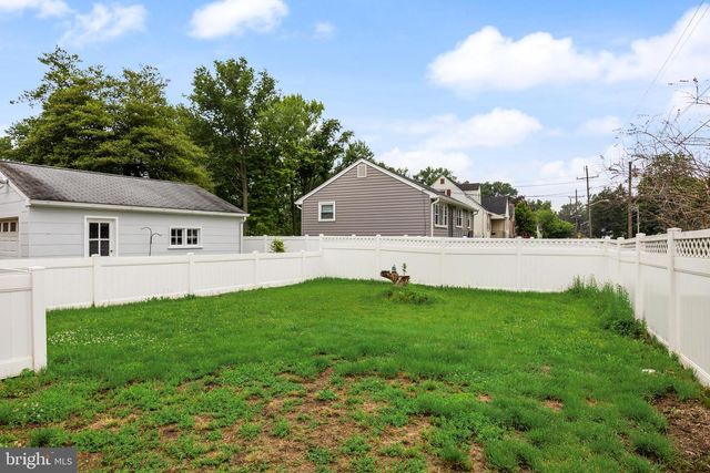 304 S FORKLANDING RD, Maple Shade, NJ 08052
