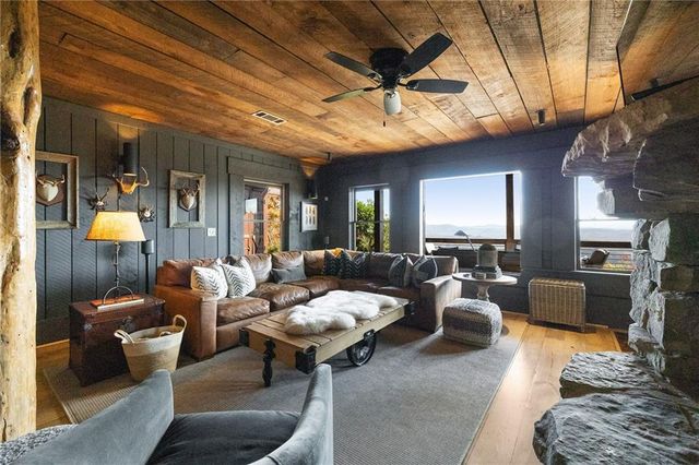 38 Jackies Bluff Road, Mineral Bluff, GA 30559