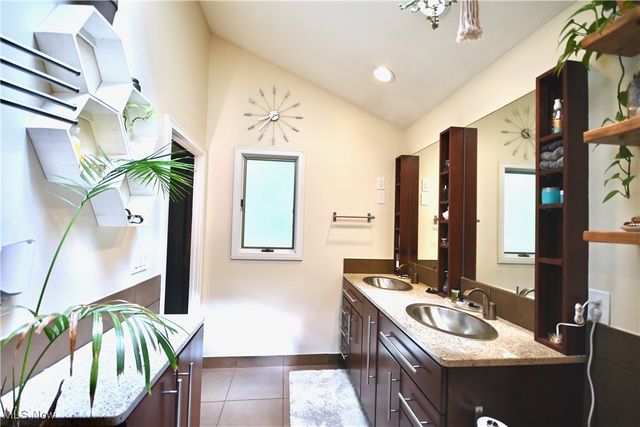 7348 S Raccoon Road, Canfield, OH 44406