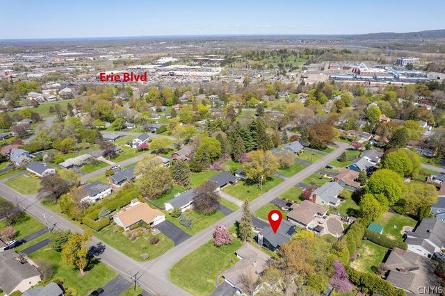 411 Brampton Drive, Dewitt, NY 13214