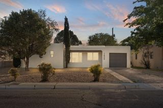 1808 Dakota Street NE, Albuquerque, NM 87110
