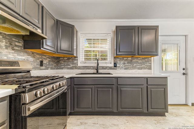 2311 N Camp, Seguin, TX 78155