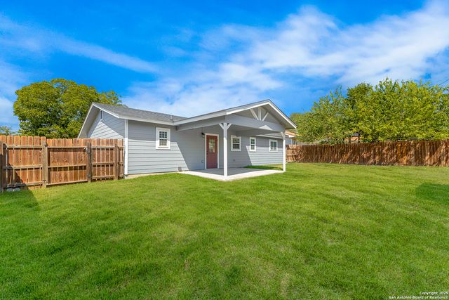 2311 N Camp, Seguin, TX 78155