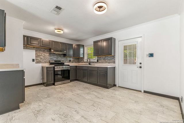 2311 N Camp, Seguin, TX 78155