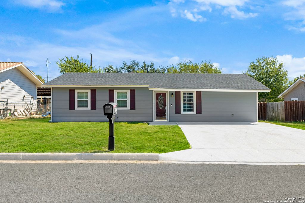 2311 N Camp, Seguin, TX 78155