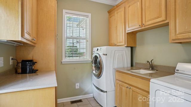 5212 Shannamara Drive, Matthews, NC 28104
