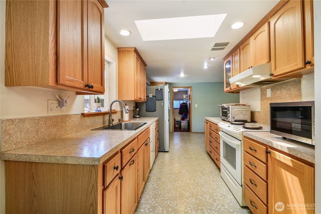 20612 14th Avenue S, Seatac, WA 98198