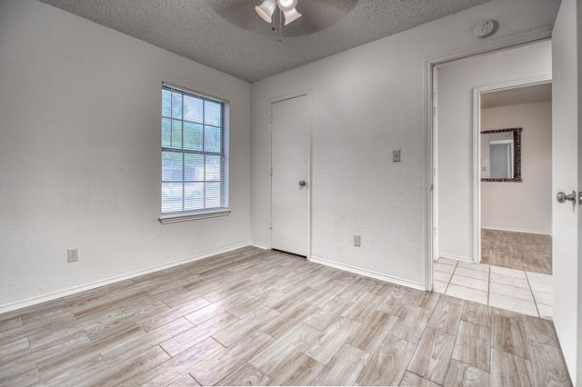 6208 Big Springs Drive, Arlington, TX 76001