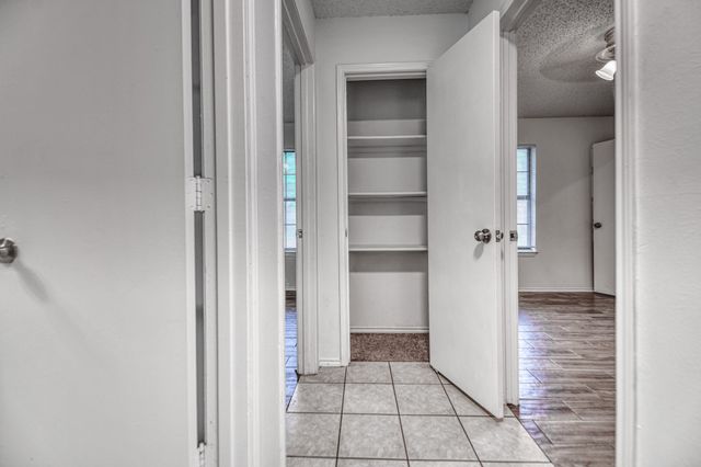 6208 Big Springs Drive, Arlington, TX 76001