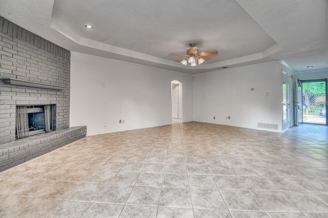 6208 Big Springs Drive, Arlington, TX 76001