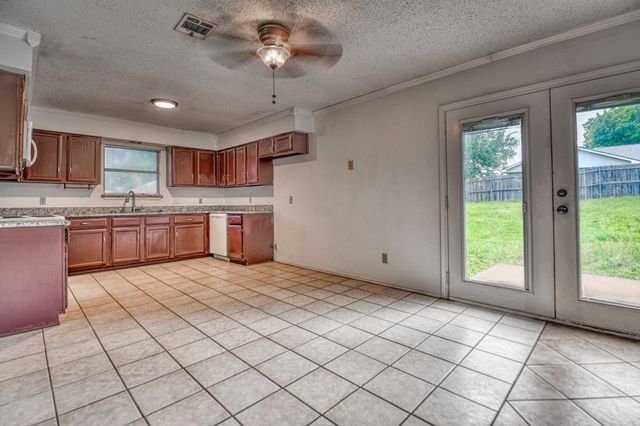 6208 Big Springs Drive, Arlington, TX 76001