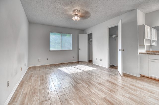 6208 Big Springs Drive, Arlington, TX 76001