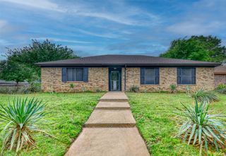 6208 Big Springs Drive, Arlington, TX 76001