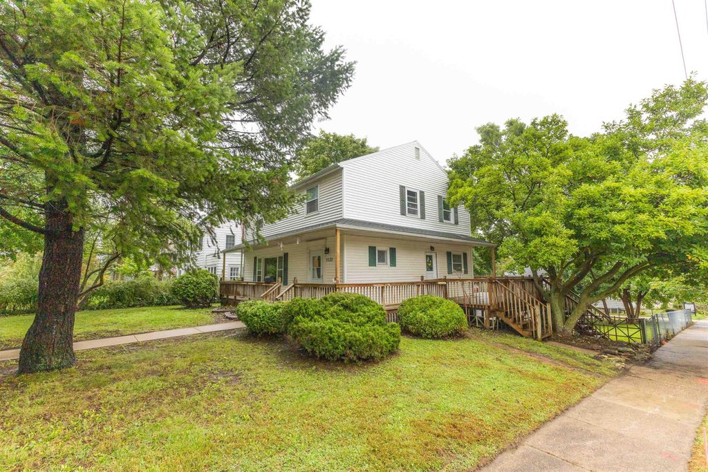 1122 Franklin Street, Cedar Falls, IA 50613