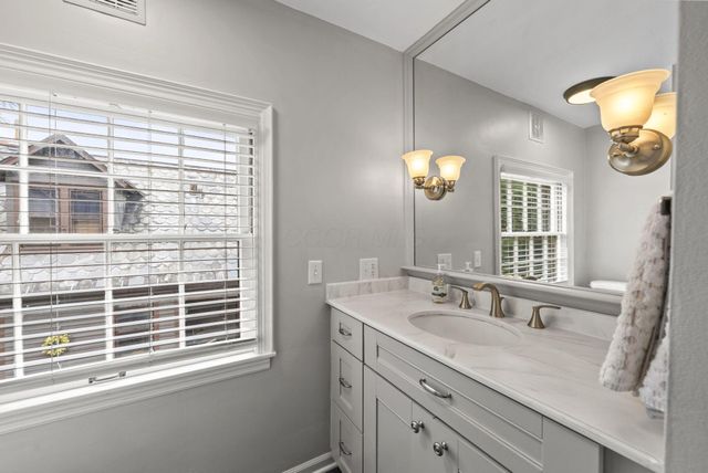 43 E Beck Street, Columbus, OH 43215