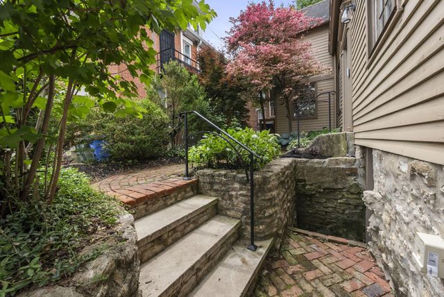 43 E Beck Street, Columbus, OH 43215