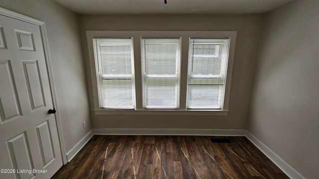 1004 Dixon Ave, Louisville, KY 40217