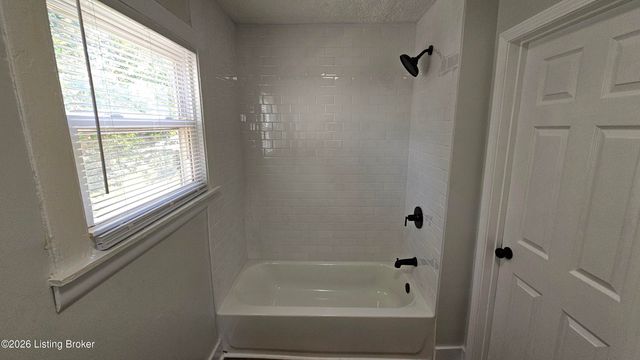1004 Dixon Ave, Louisville, KY 40217