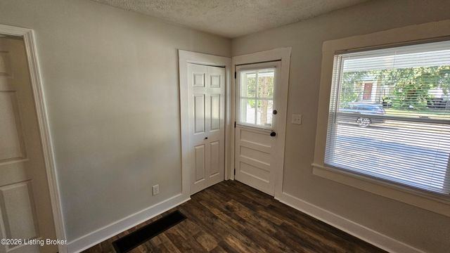 1004 Dixon Ave, Louisville, KY 40217