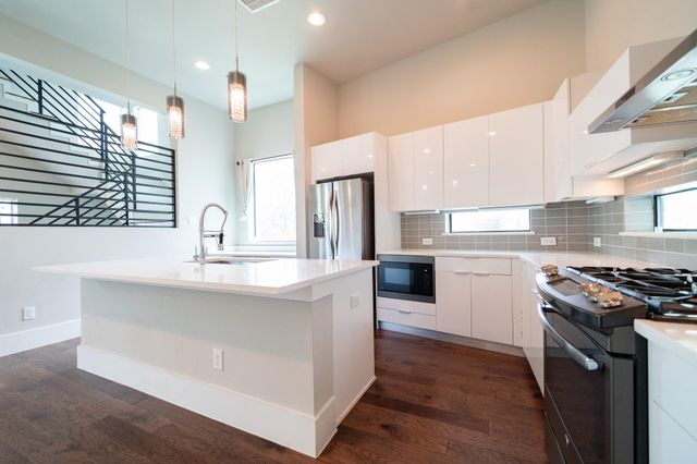 1613 Wheeler Street C, Houston, TX 77004