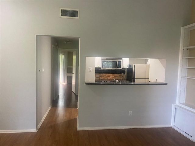 612 Park Place PL 303, Austin, TX 78705
